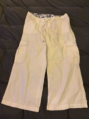 DKNY White Wide-Leg Cargo Capris Juniors size 1/comparable to 25-26 inch waist.